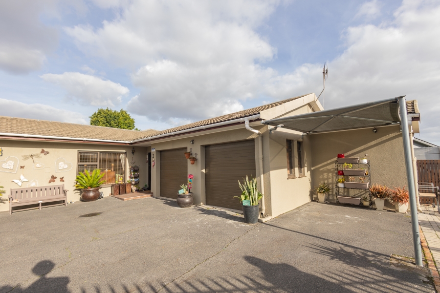 5 Bedroom Property for Sale in Ferndale Western Cape